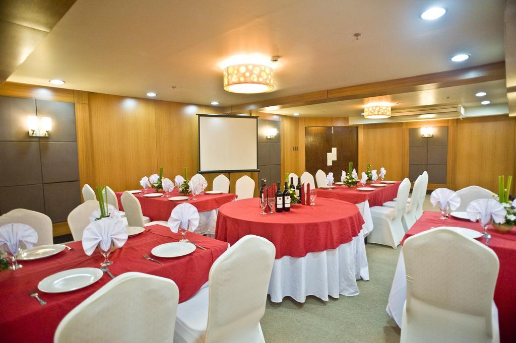 Goldberry Suites & Hotel Mactan Lapu-Lapu City Zewnętrze zdjęcie