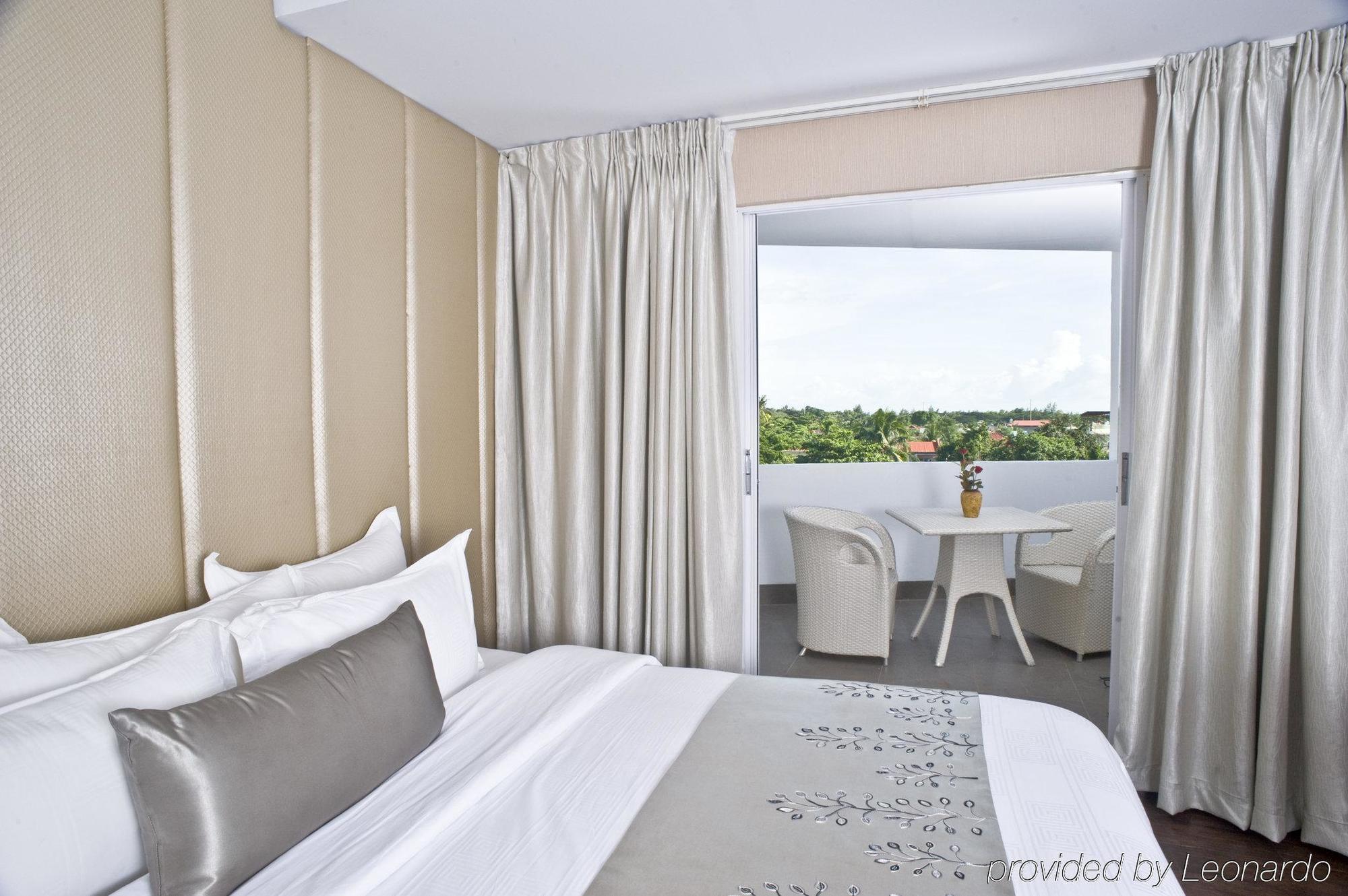 Goldberry Suites & Hotel Mactan Lapu-Lapu City Zewnętrze zdjęcie